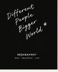 검정 바탕 Different People Bigger World 포스터